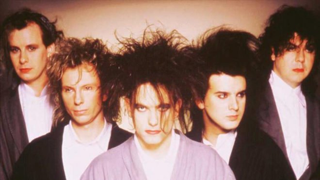Escucha y descarga la canción de The Cure - Friday I'm in Love en Mp3.